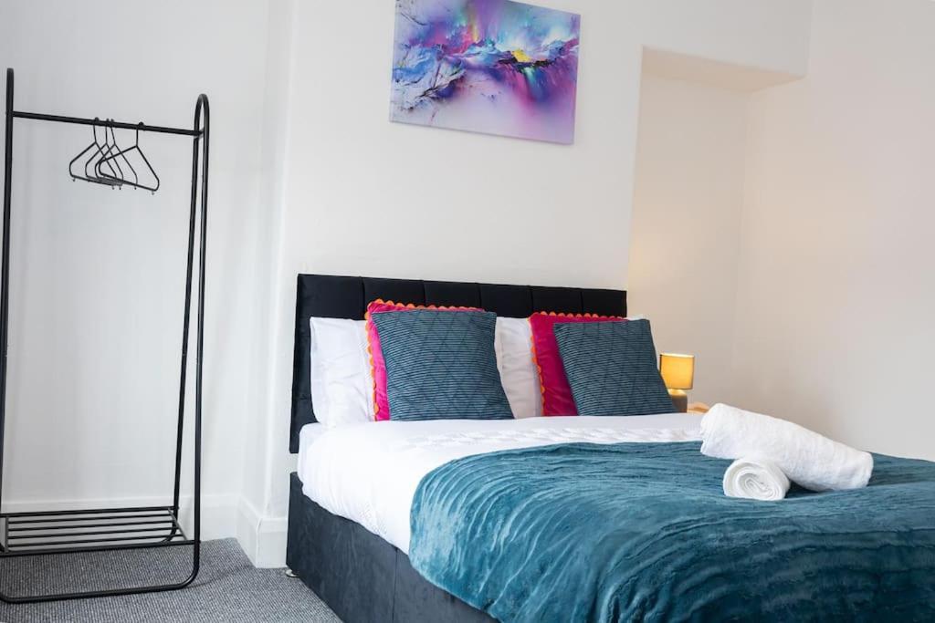 Bright & Modern 3 Bedroom Old Trafford Home Manchester Dış mekan fotoğraf