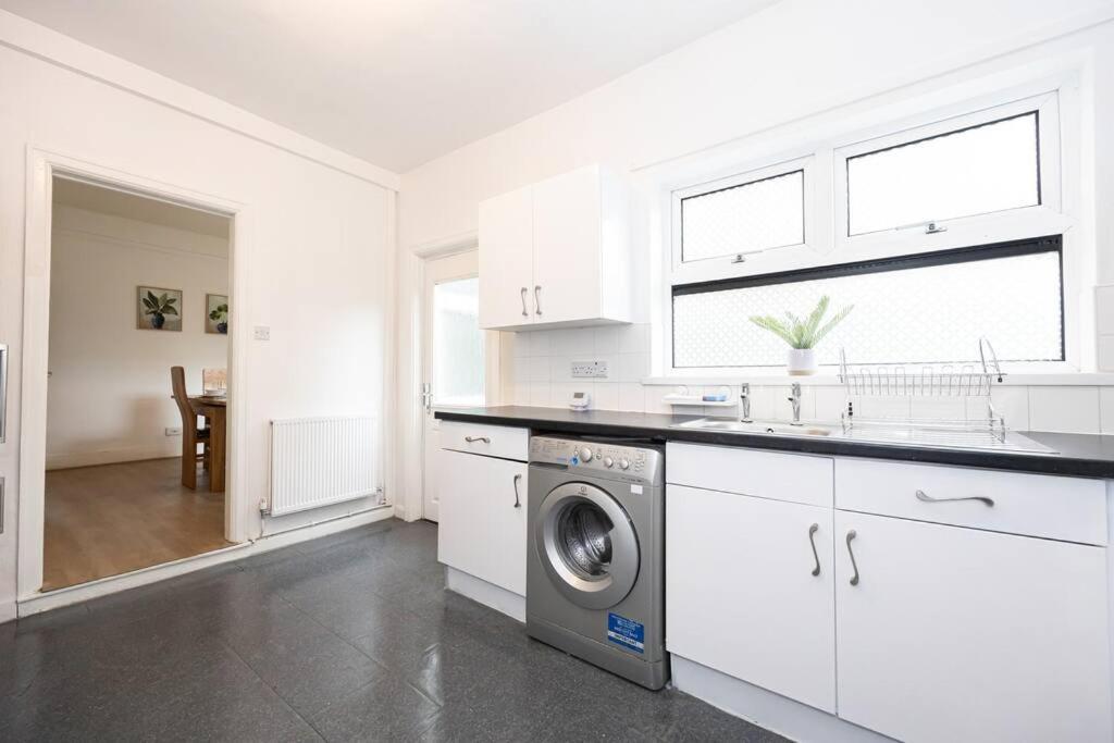 Bright & Modern 3 Bedroom Old Trafford Home Manchester Dış mekan fotoğraf