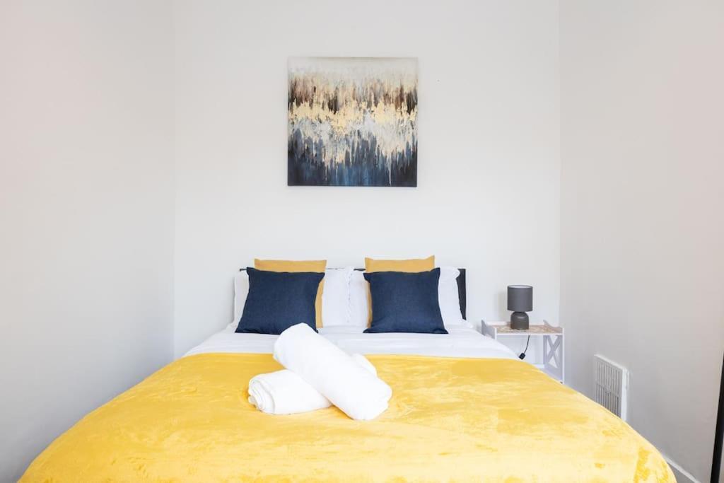 Bright & Modern 3 Bedroom Old Trafford Home Manchester Dış mekan fotoğraf