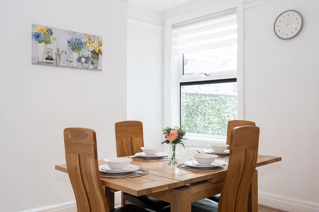 Bright & Modern 3 Bedroom Old Trafford Home Manchester Dış mekan fotoğraf