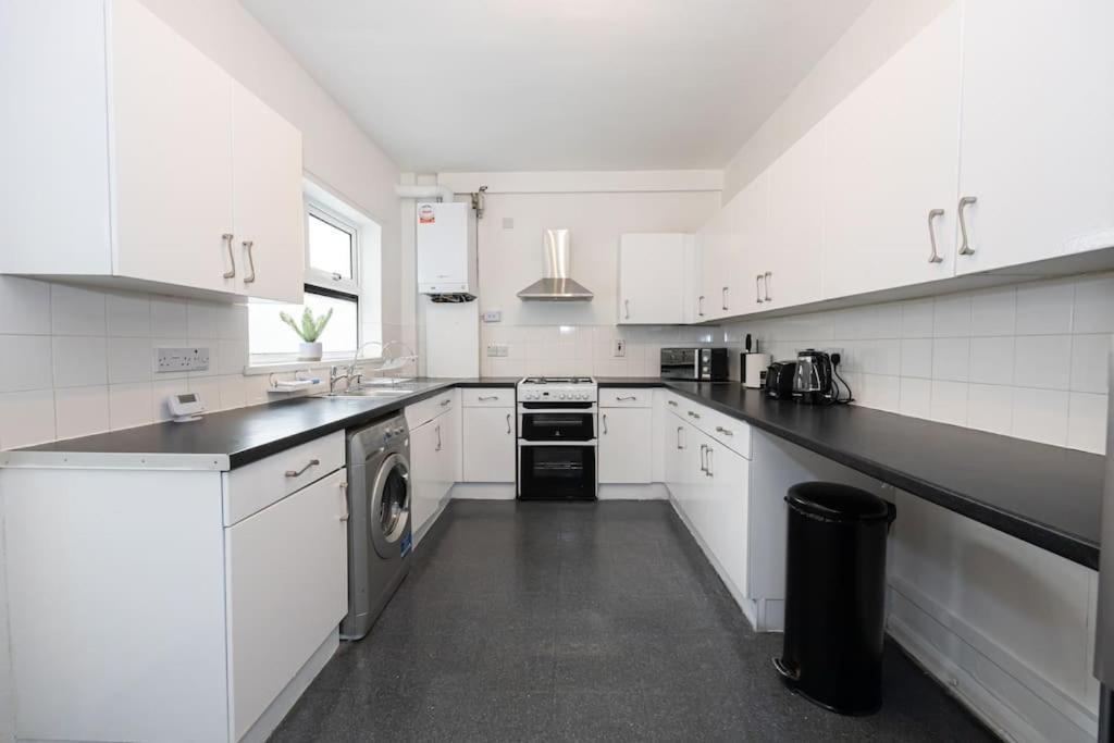 Bright & Modern 3 Bedroom Old Trafford Home Manchester Dış mekan fotoğraf