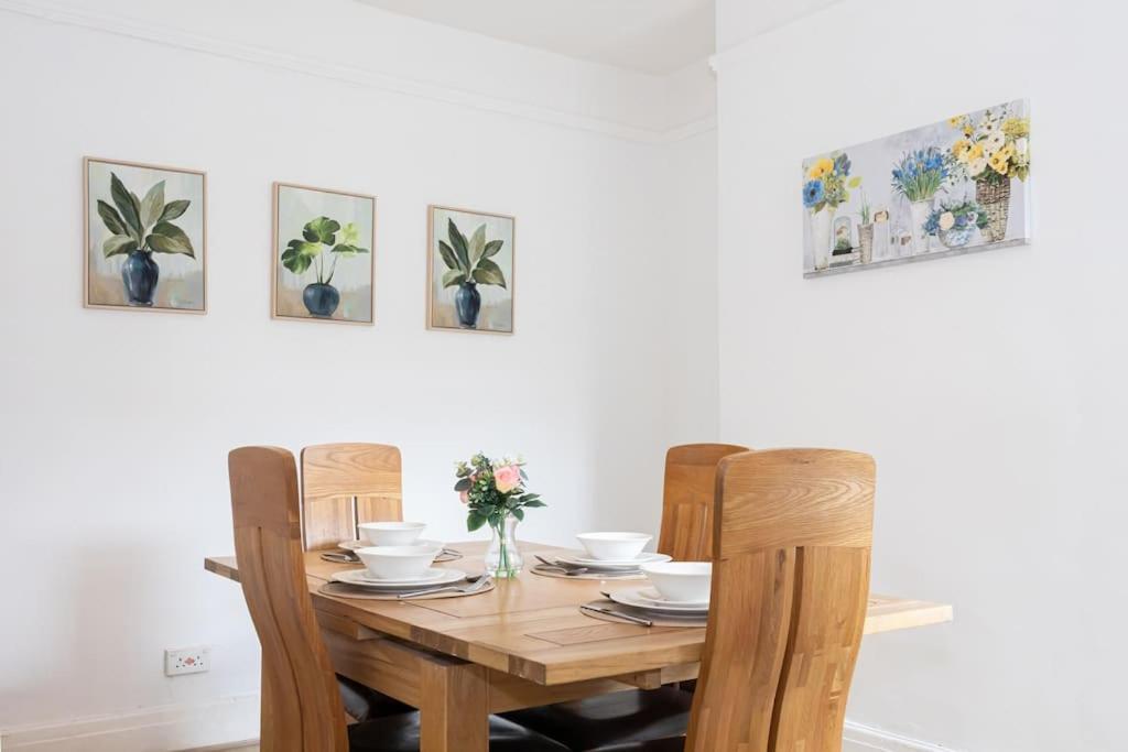 Bright & Modern 3 Bedroom Old Trafford Home Manchester Dış mekan fotoğraf