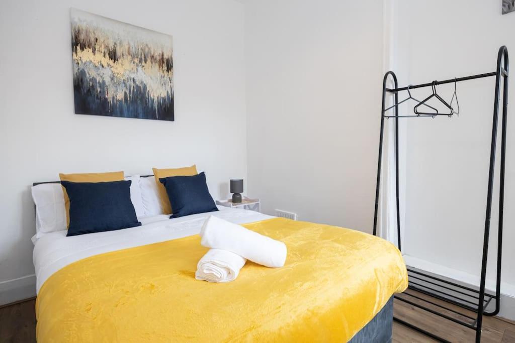 Bright & Modern 3 Bedroom Old Trafford Home Manchester Dış mekan fotoğraf