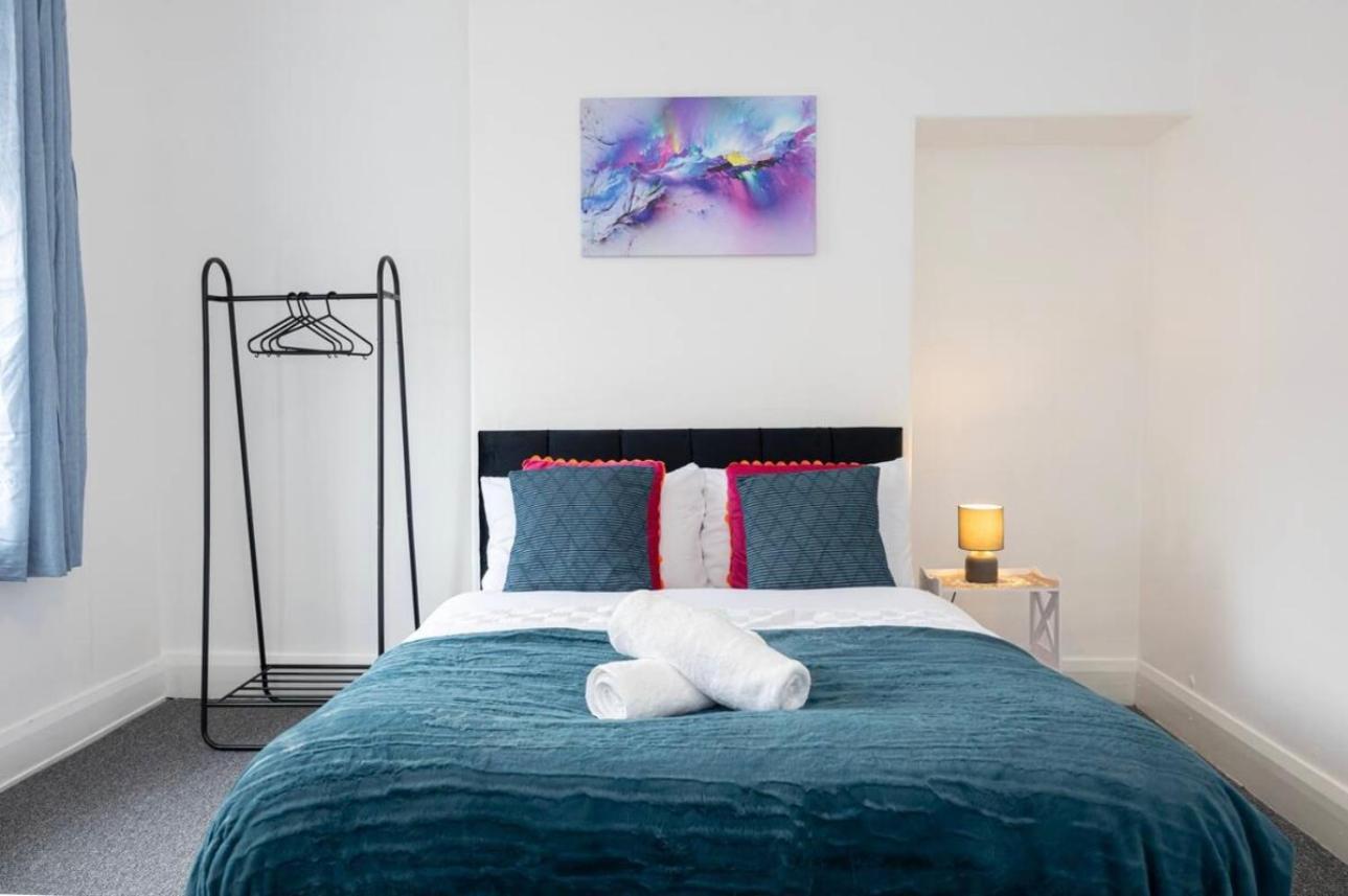 Bright & Modern 3 Bedroom Old Trafford Home Manchester Dış mekan fotoğraf